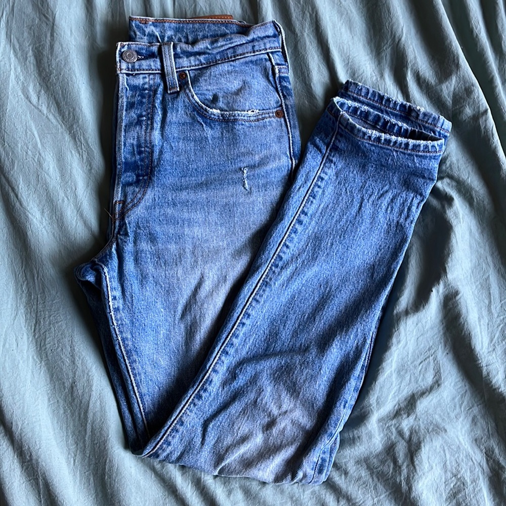 Levi 501s Skinny - Slight Distressing